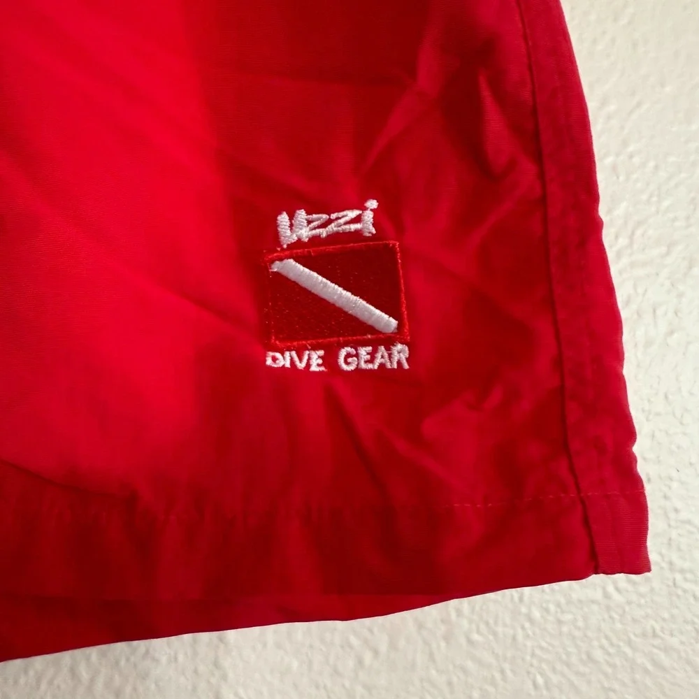Uzzi amphibious dive
